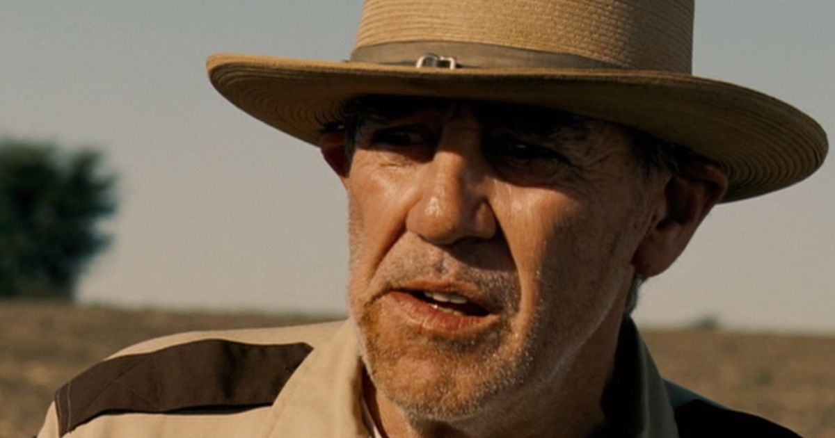 R. Lee Ermy as Sheriff Hoyt in Texas Chainsaw Massacre (2003)