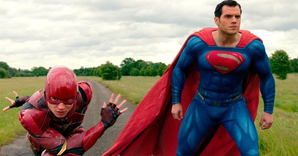 Superman de Henry Cavill e The Flash de Ezra Miller na Liga da Justiça de 2017