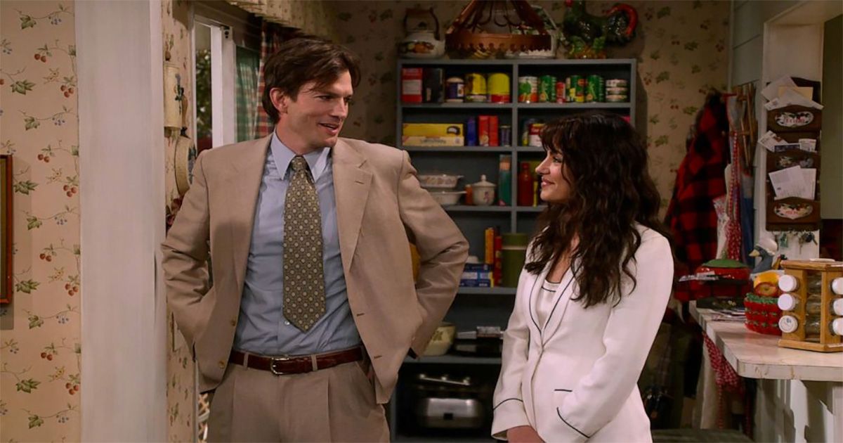 Michael Kelso (Ashton Kutcher) and Jackie Burkhart (Mila Kunis) on the set of "That '90s Show"