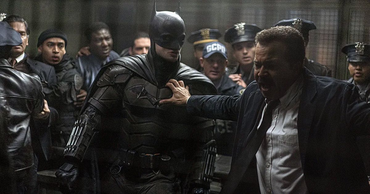 Robert Pattinson's Batman in an argument with Jim Gordon in The Batman police station.