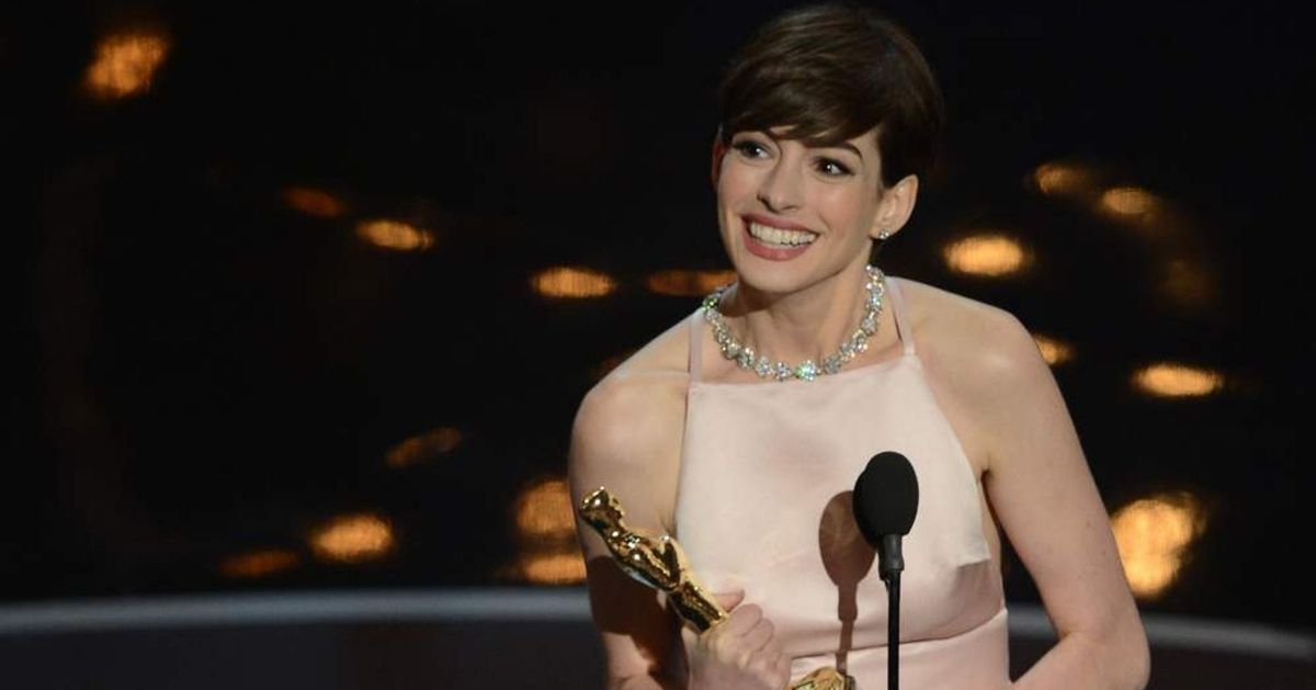Anne Hathaway Wins An Oscar For Les Miserables 