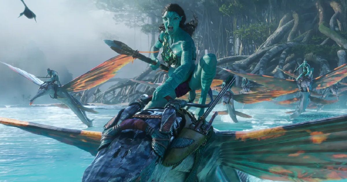 Un Na'vi volant dans Avatar : La Voie de l'Eau (2022)