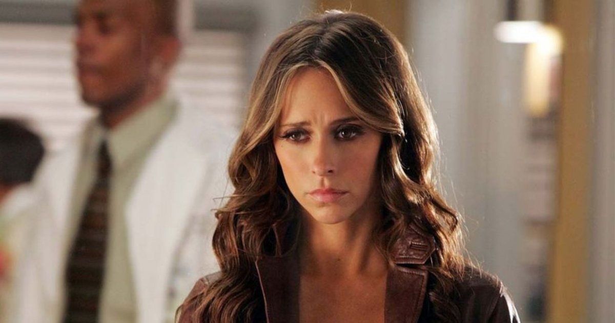 Jennifer Love Hewitt in a scene from The Ghost Whisperer