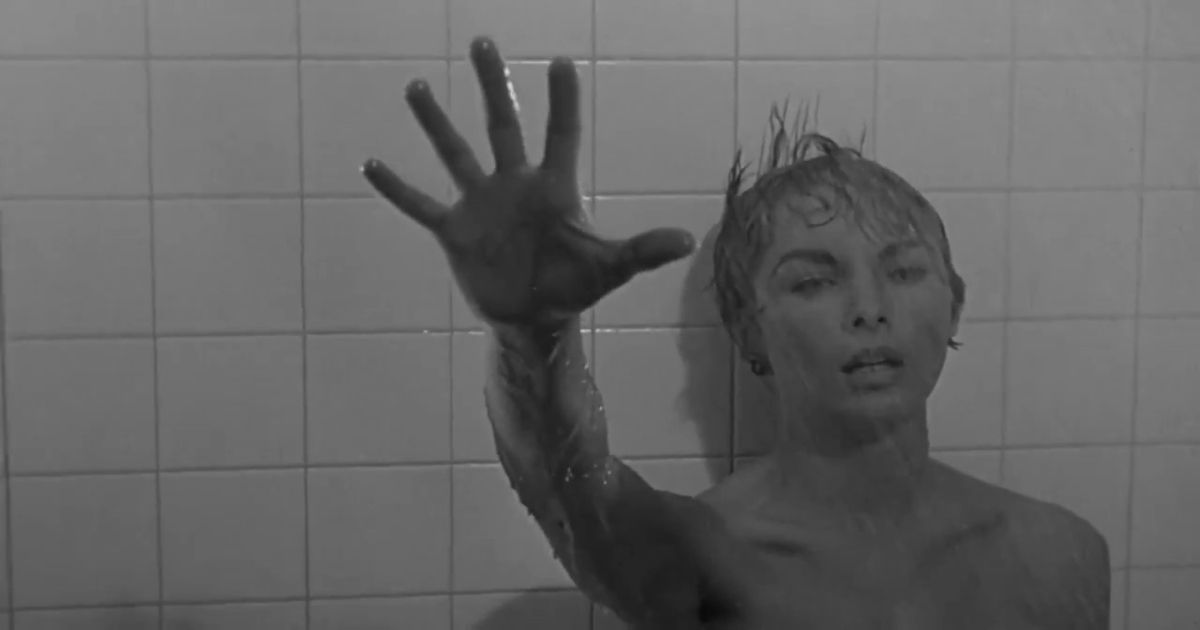 Janet Leigh como Marion Crane na cena do chuveiro em Psycho