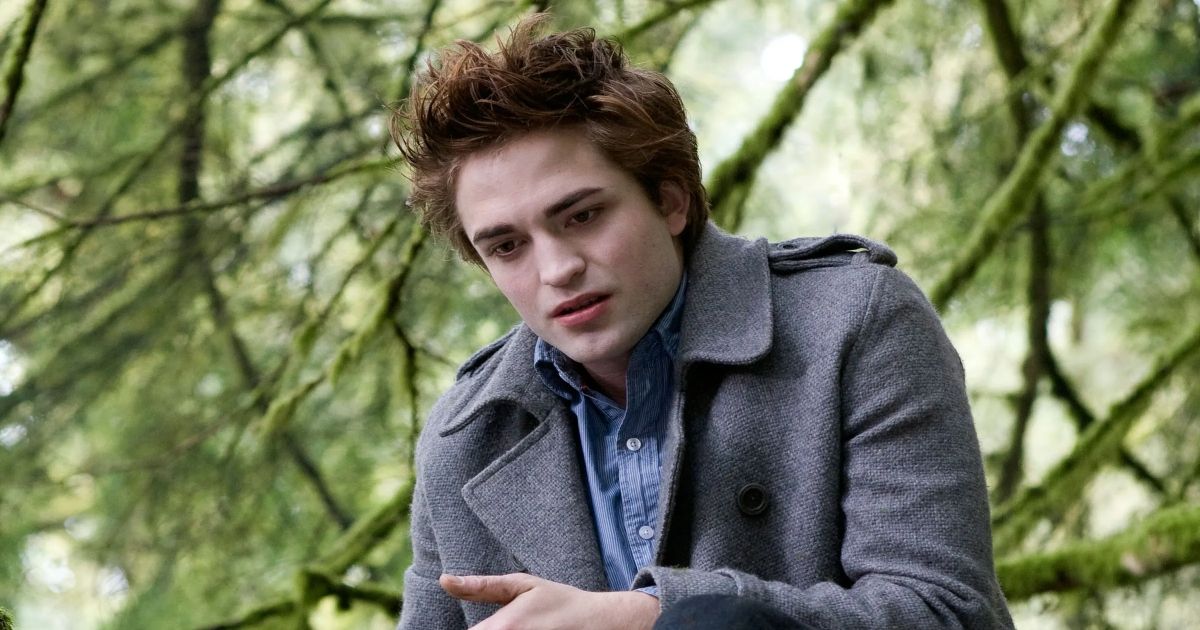 Robert Pattinson as Edward Cullen in a scene from Twilight