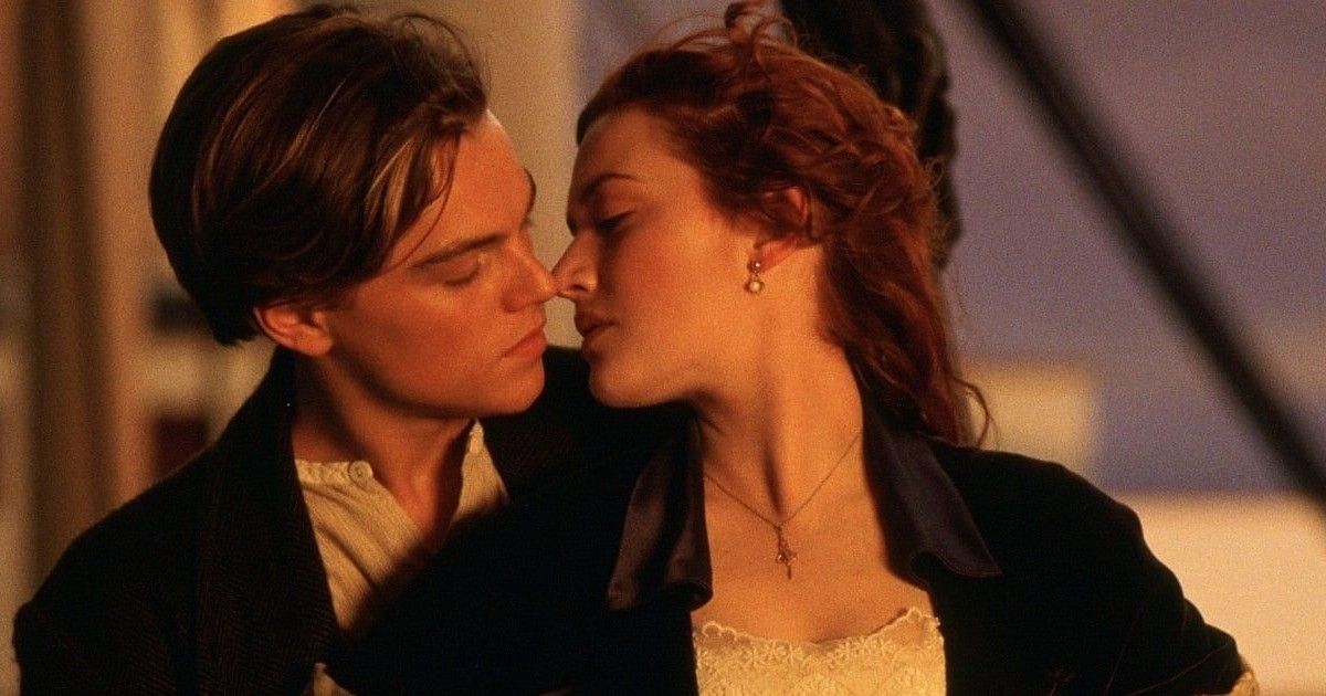 Rose and Jack kiss on the bow of the titanic