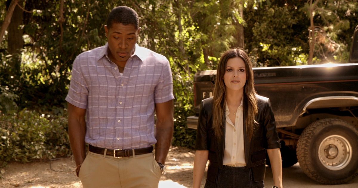 Zoe Hart and Lavon Hayes in Hart of Dixie 