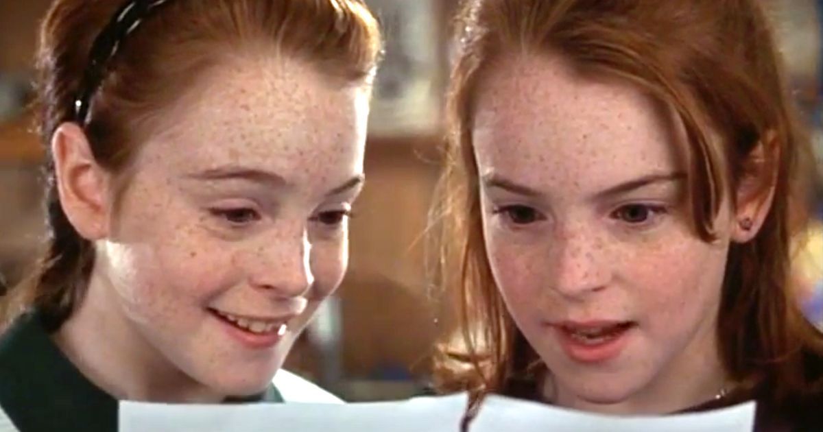 Lindsay Lohan as twins reading a letter in The Parent Trap