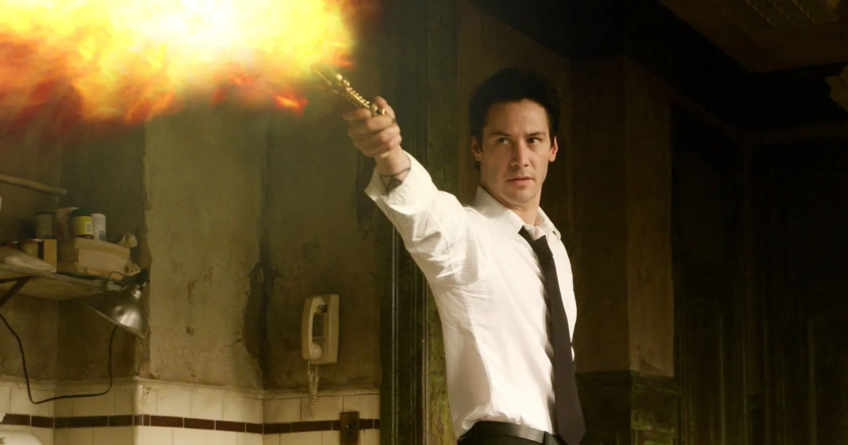 Keanu Reeves atirando fogo em Constantine.