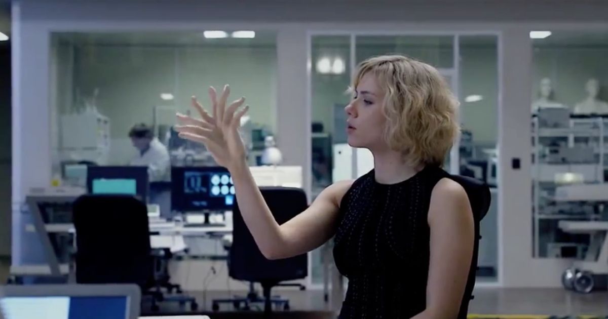 Scarlett Johansson tem dedos em Lucy