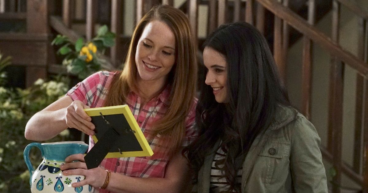 Switched at Birth - Daphne and Bay (1)
