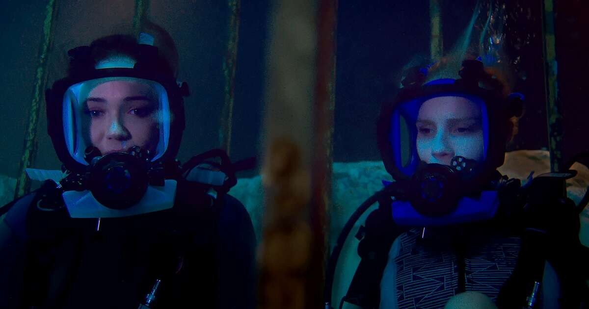 Duas irmãs enfrentam tubarões em 47 Meters Down