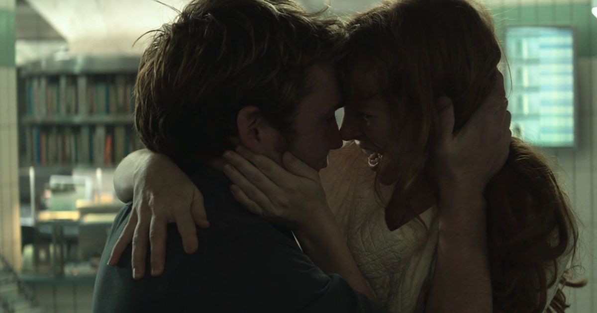 Finnick and Annie in The Hunger Games: Mockingjay Part 1