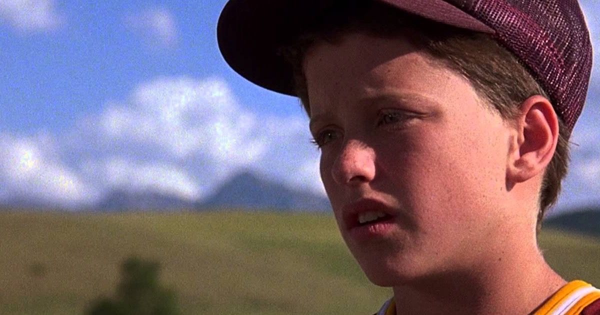 Chuck mit einer Baseballmütze in Amazing Grace and Chuck