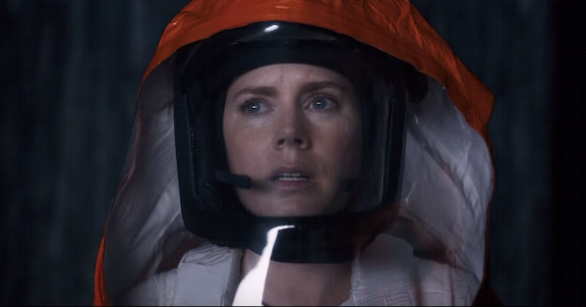 Amy Adams Louise Banks arrival
