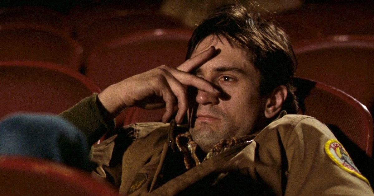 Robert DeNiro como Travis Bickle em cena de Taxi Driver