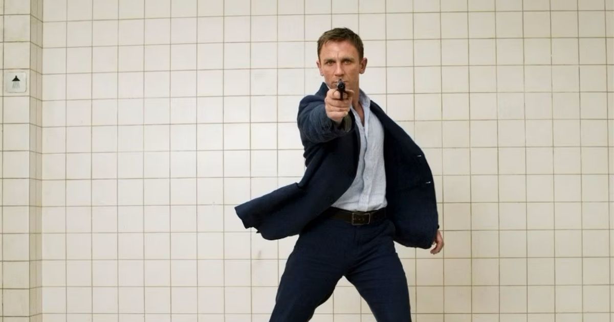 Daniel Craig aiming a gun at Casino Royale