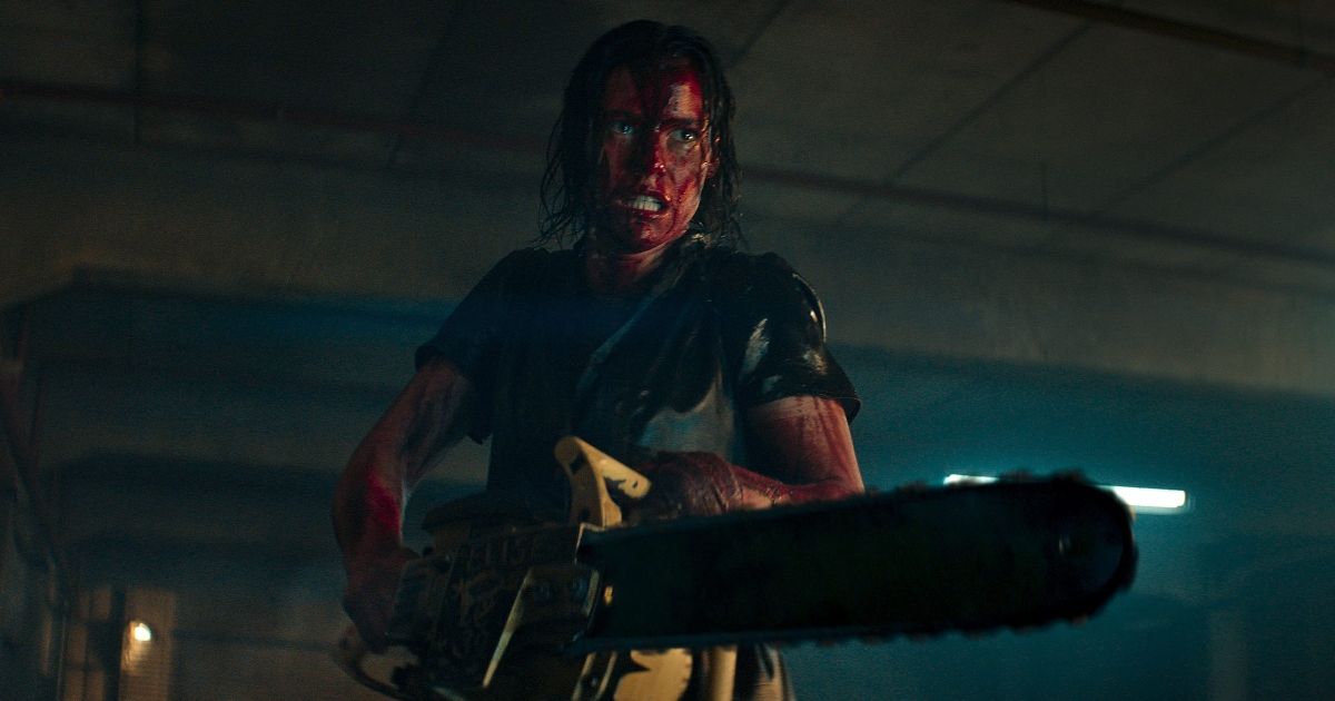 Beth (Lily Sullivan) wielding a chainsaw in Evil Dead Rise (2023)