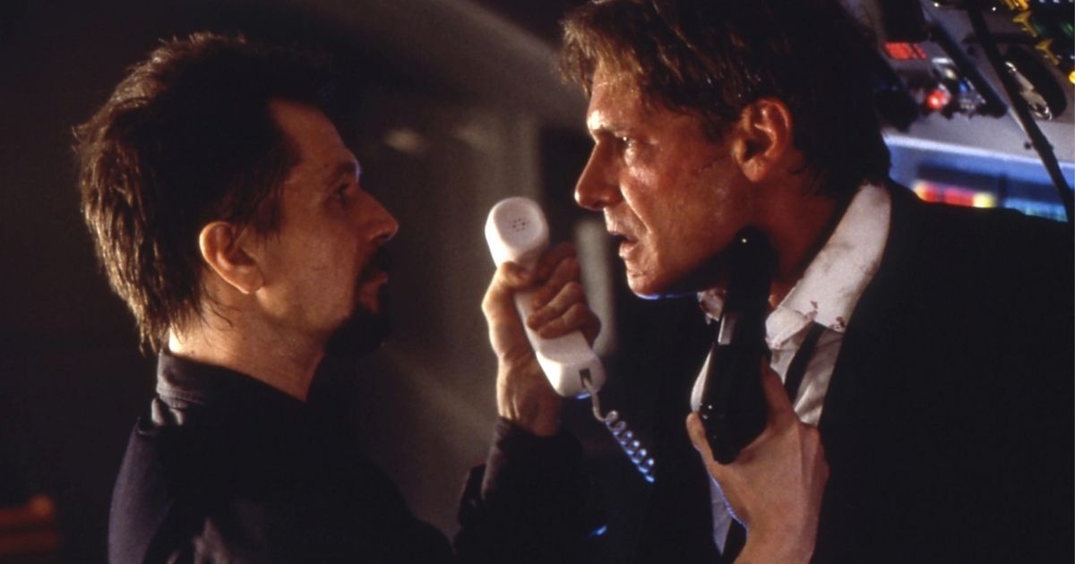 Harrison Ford and Gary Oldman inside a plane in Air Force One