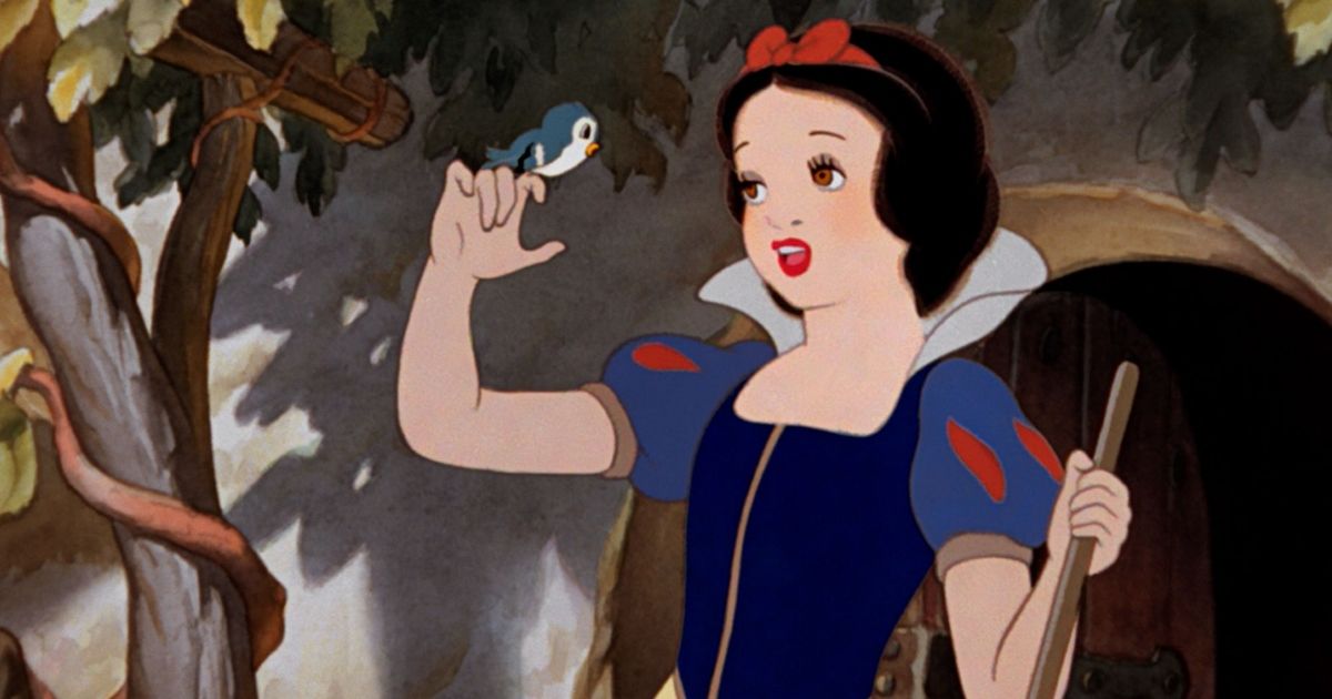 Snow White sings while doing the housework