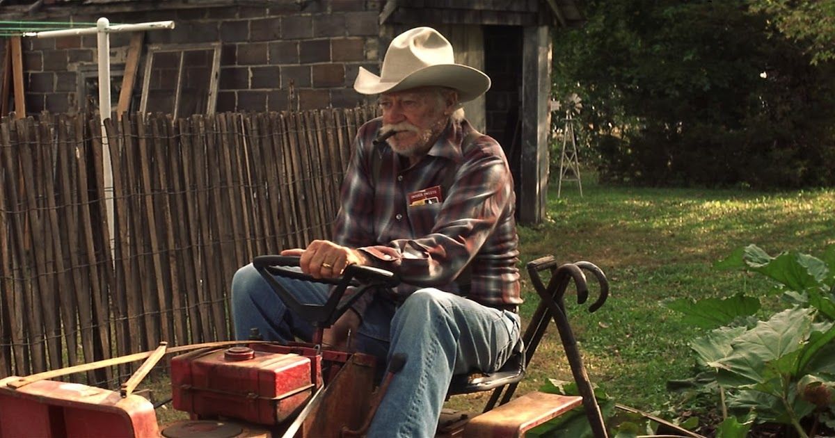 Richard Farnsworth em um cortador de grama em The Straight Story