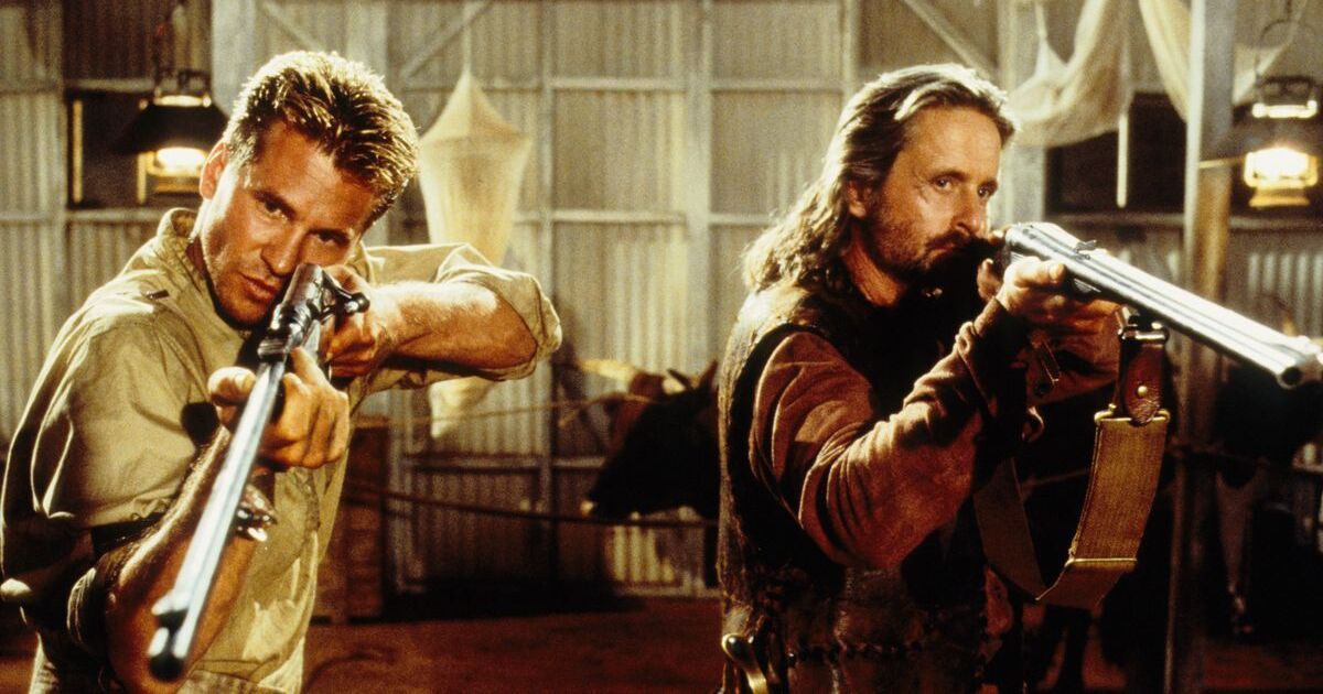 Val Kilmer e Michael Douglas em O Fantasma e a Escuridão