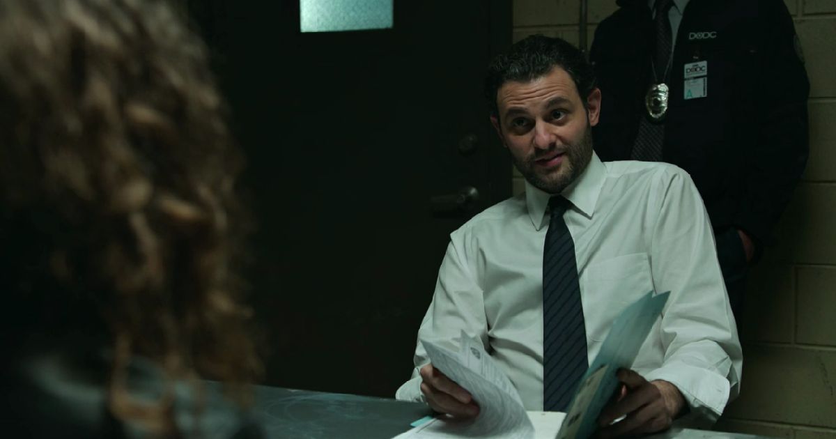 Arian Moayed en tant qu'agent Cleary dans Spider-Man No Way Home