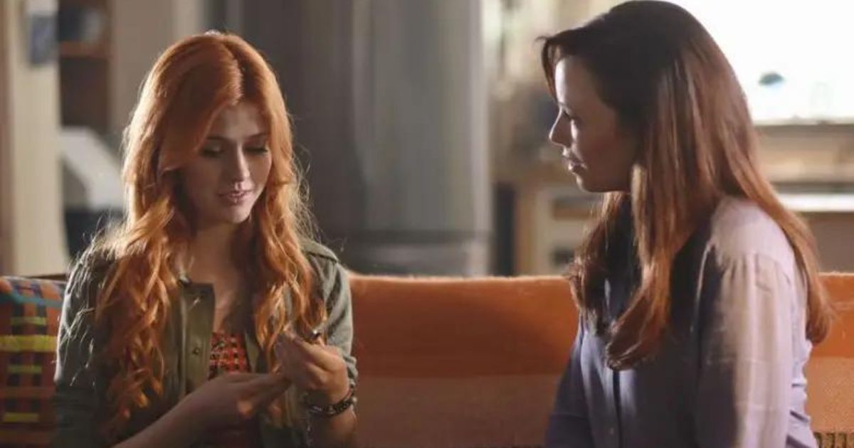 Jocelyn and Clary, Shadowhunters (2016)