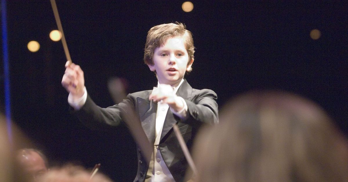 August Rush - Freddie Highmore conducting (1)