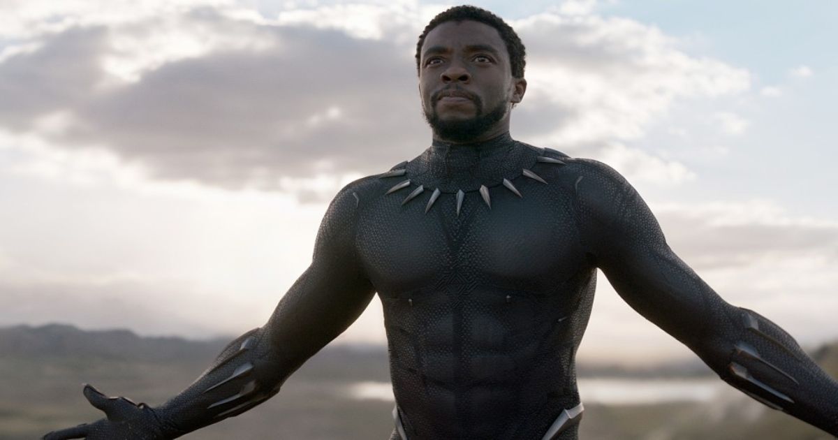 Chadwick Boseman como T'Challa em Pantera Negra