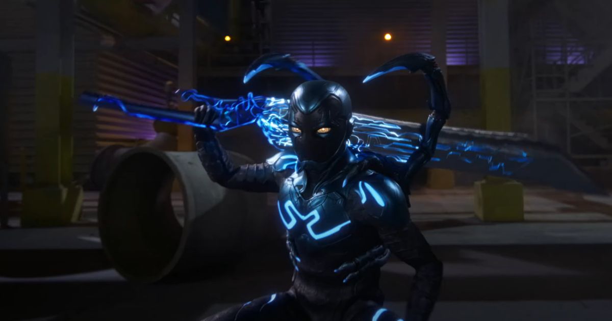 Escarabajo azul con una espada gigante