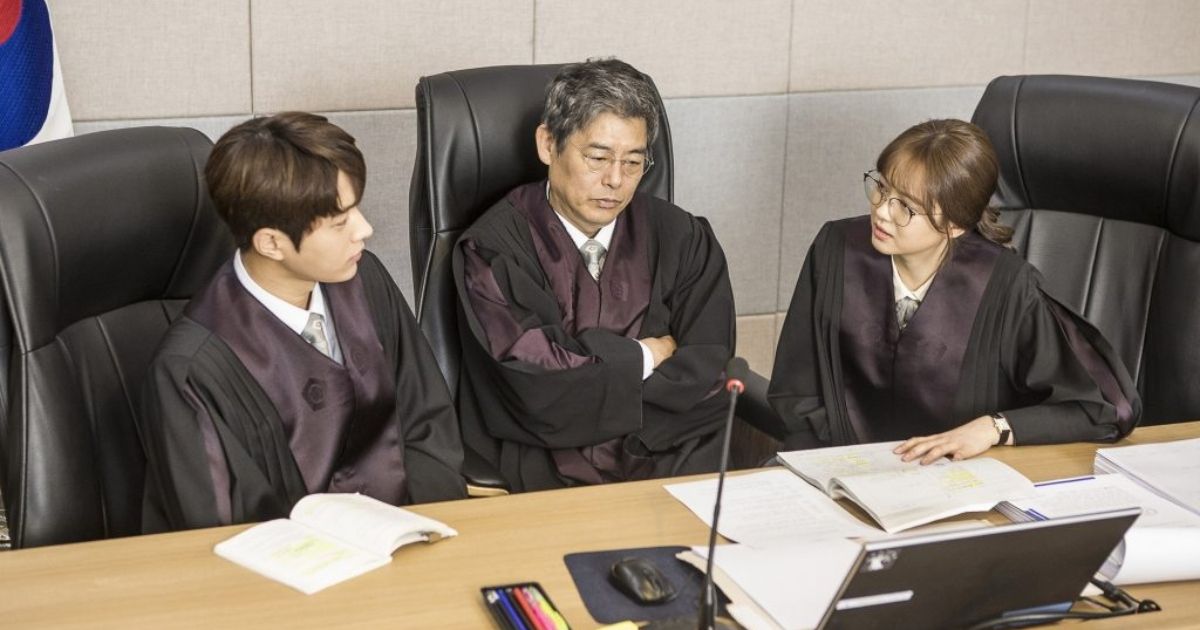 Lim Ba-reun, Han Se-sang and Park Cha Oh-reum discusses the case.