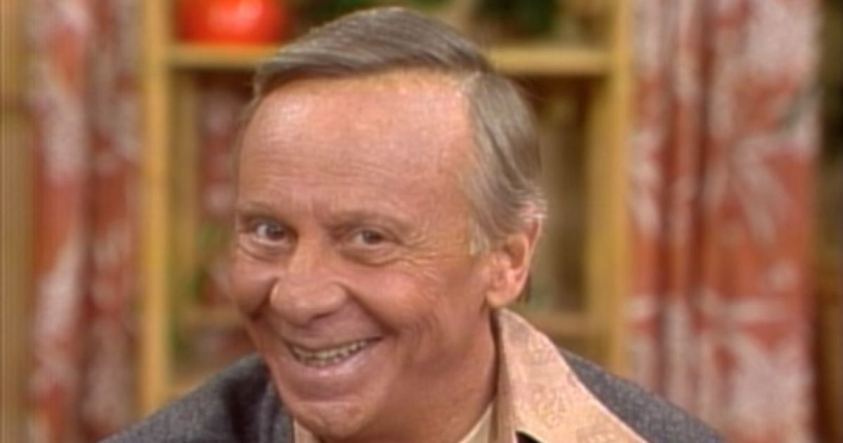 Norman Fell na companhia de três