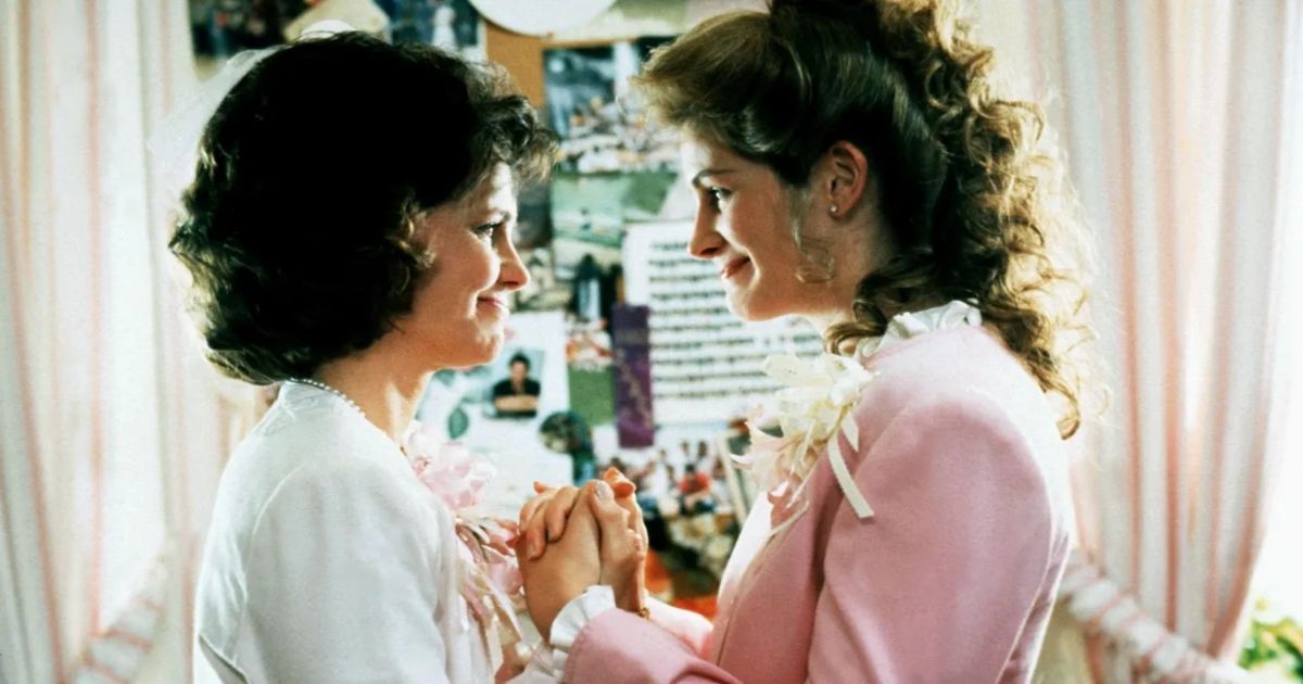 Sally Field and Julia Roberts in Steel Magnolias