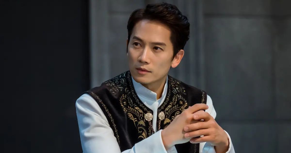 Ji Sung as Kang Yo-han, the chief judge
