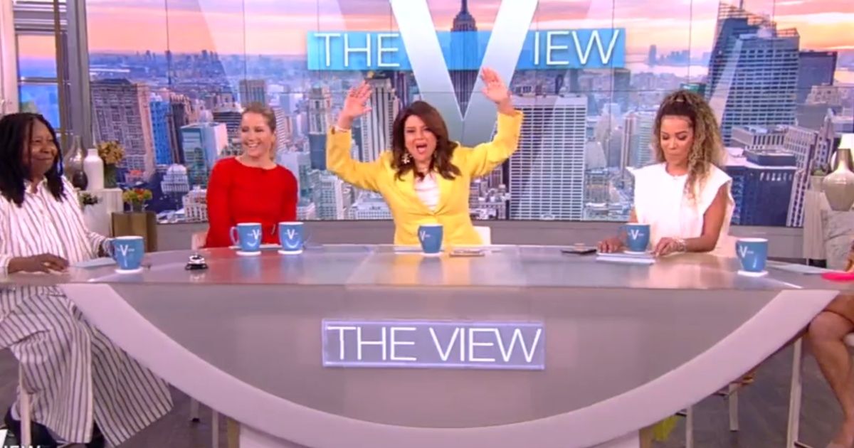 The View Co-Hosts Celebrate Tucker Carlson’s Fox News Exit by Singing ‘Na Na Hey Hey Kiss Him Goodbye’