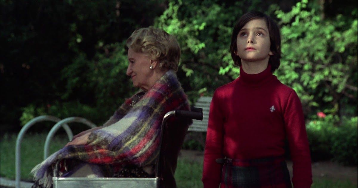 Ana and her grandmother in Cria Cuervos
