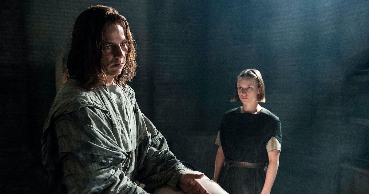 Jaqen H'ghar and his disciple in Game of Thrones. 