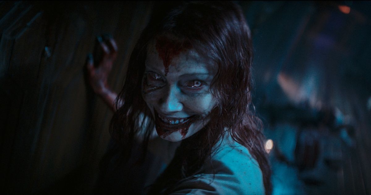 Alyssa Sutherland dans Evil Dead Rise