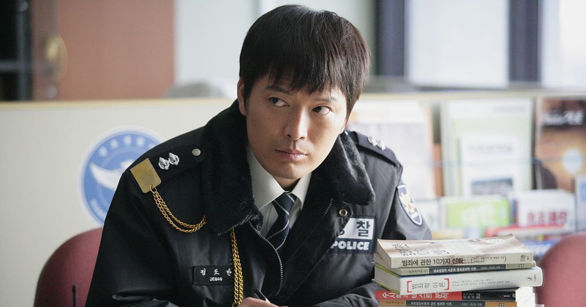 Jung Jae-young as Jung Do-man in Going by the Book (2007)