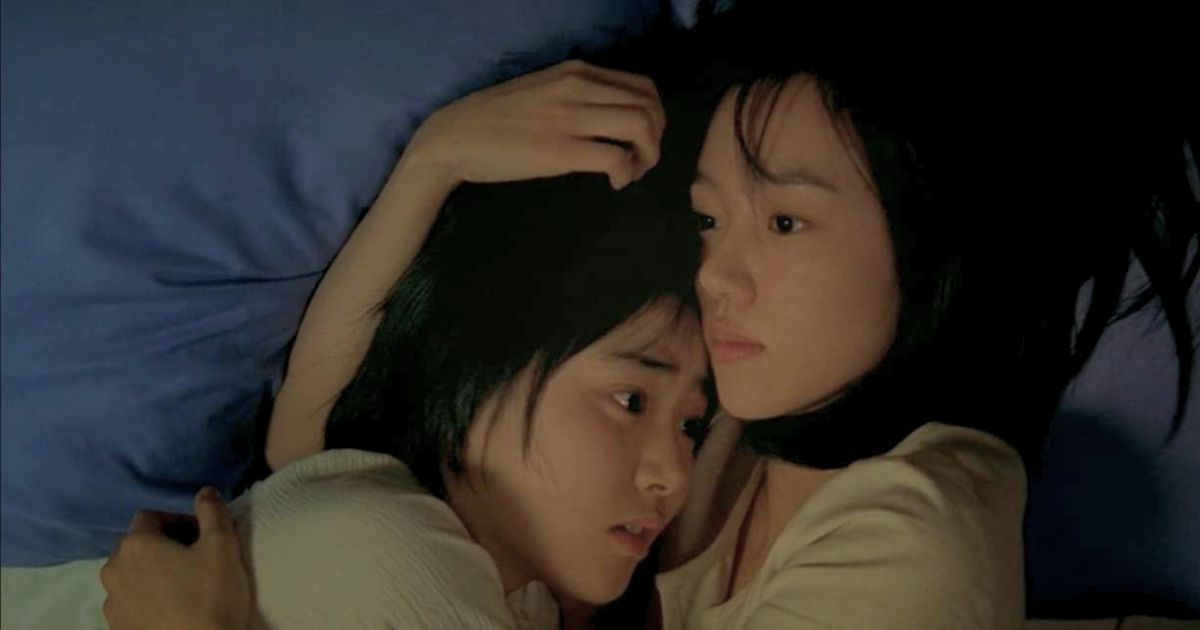 Lim Soo-jung and Moon Geun-young in A Tale of Two Sisters (2003)