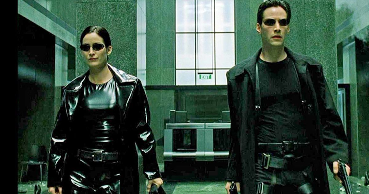 Carrie-Anne Moss e Keanu Reeves em Matrix