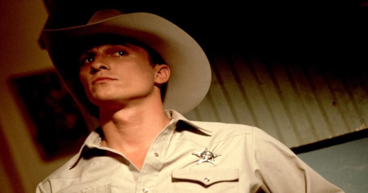 Mtthew McConaughey as Buddy Deeds in Lone Star.