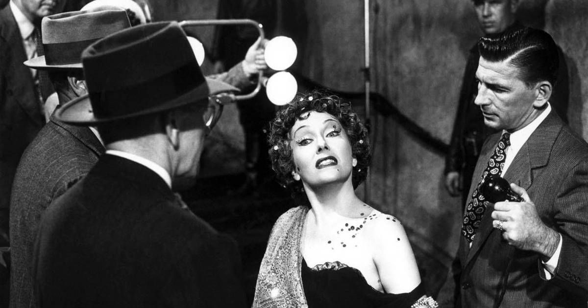 Gloria Swanson e repórteres em Sunset Boulevard