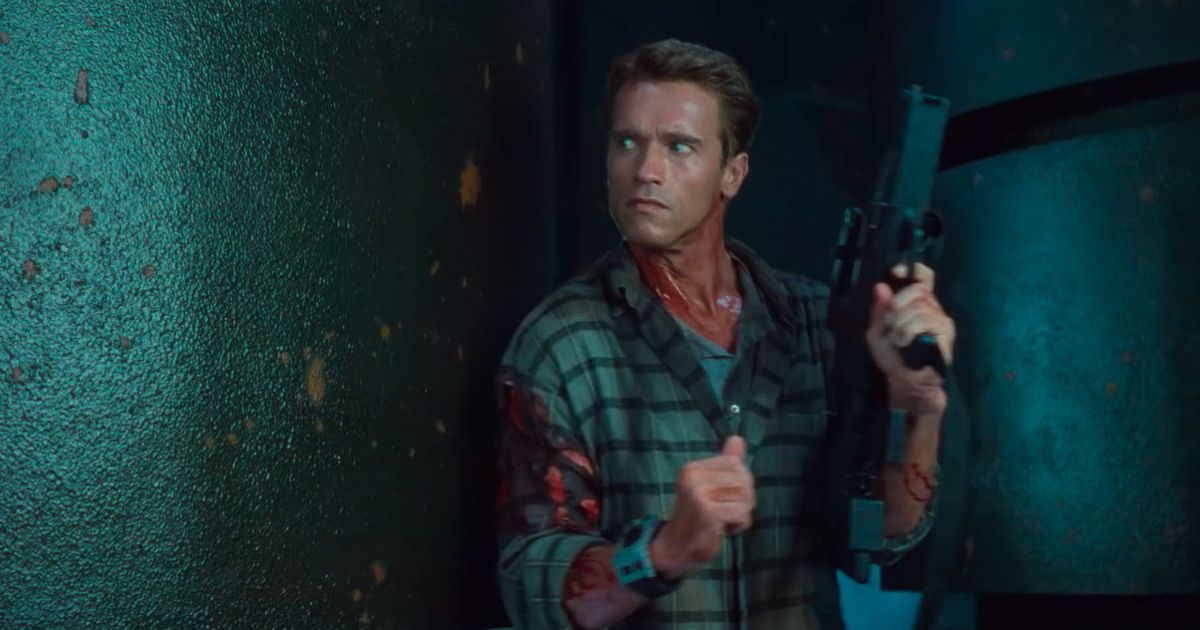 Arnold Schwarzenegger avec une arme à feu dans Total Recall 