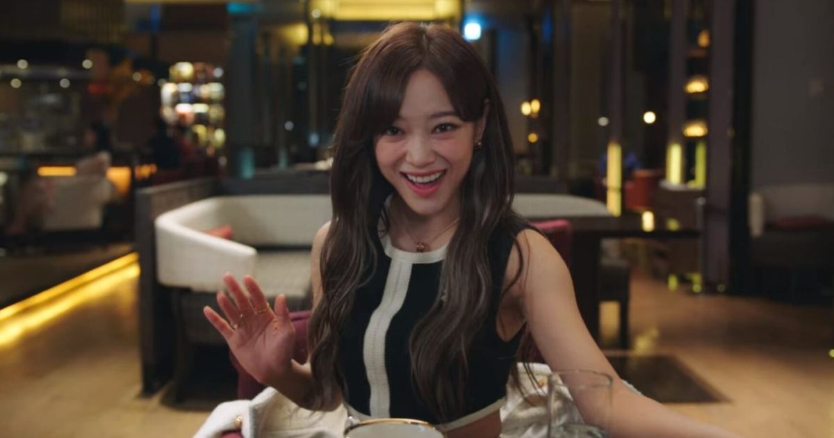 Kim Se-jeong como Shin Ha-ri