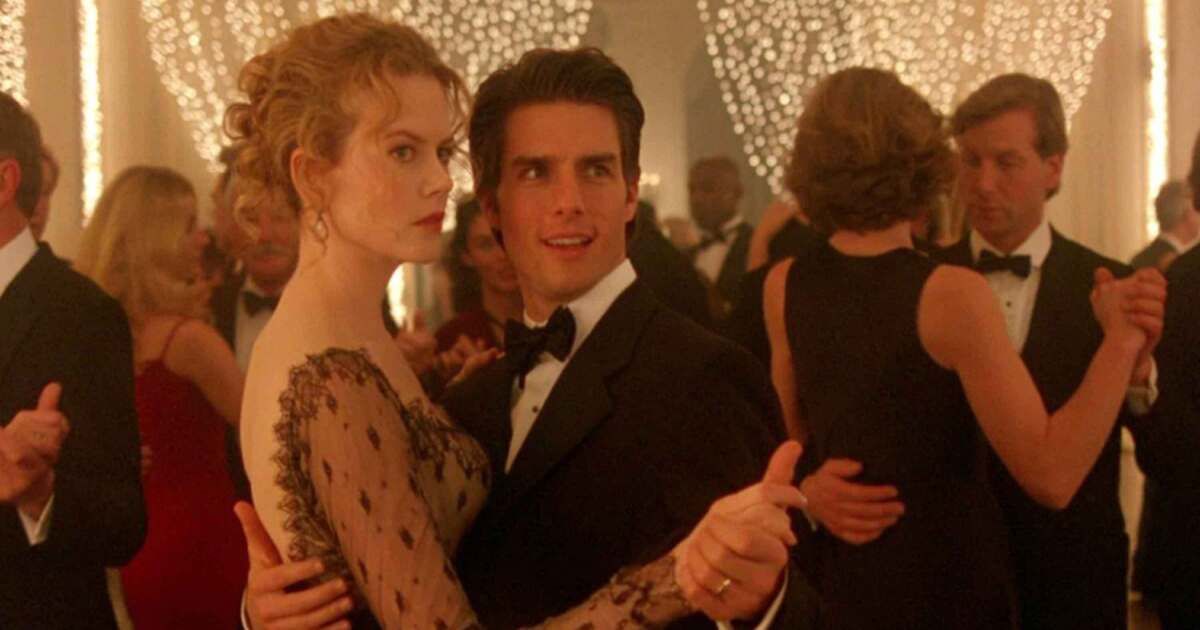 Tom Cruise and Nicole Kidman dancing