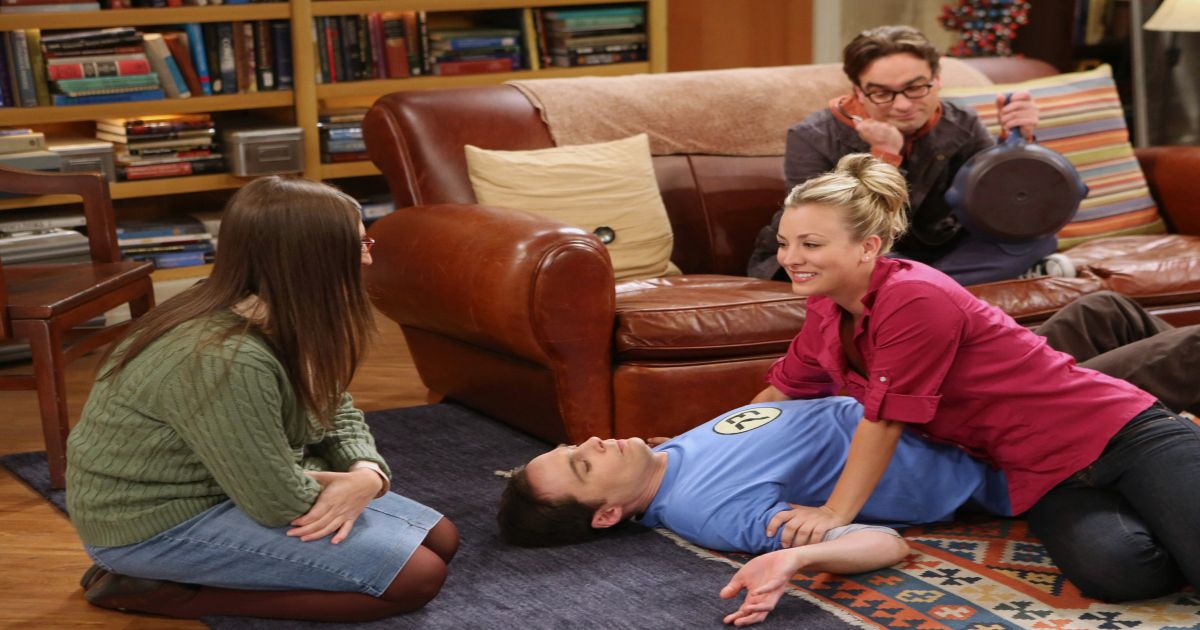 Sheldon Cooper pinned to the ground by Penny