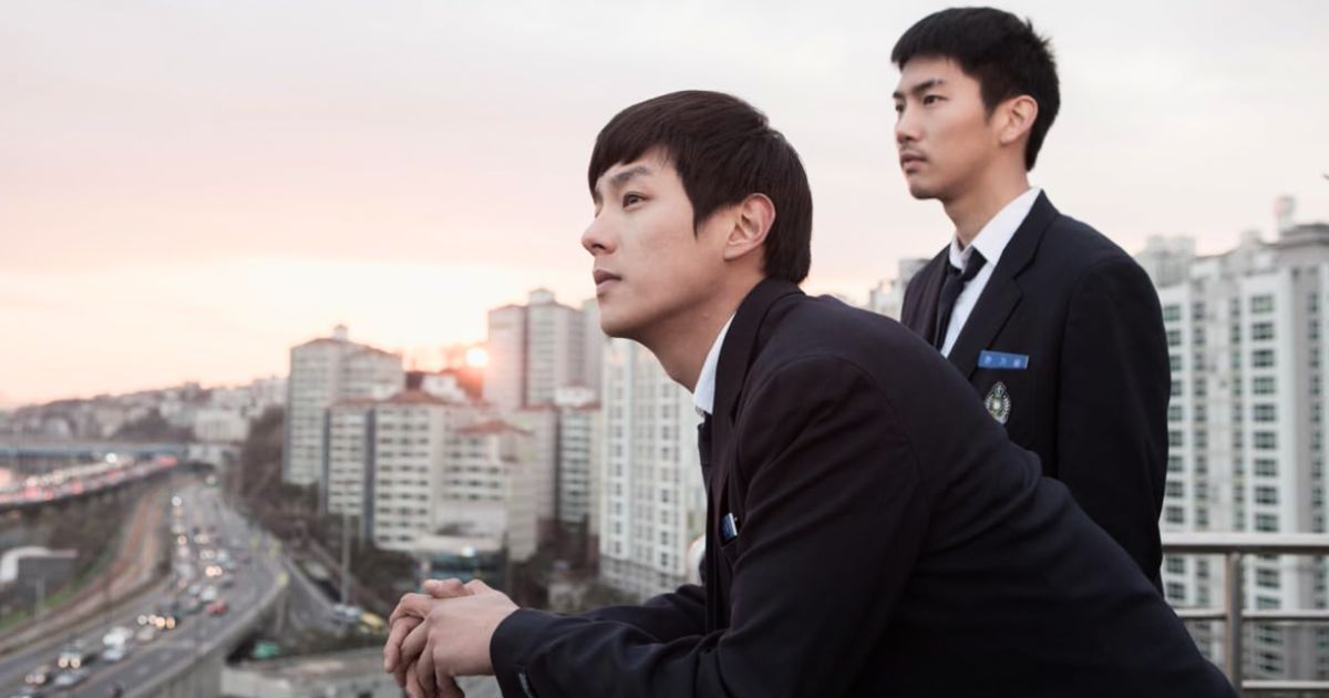 Si-Yang Kwak and Jae-Joon Lee in Night Flight (2014)