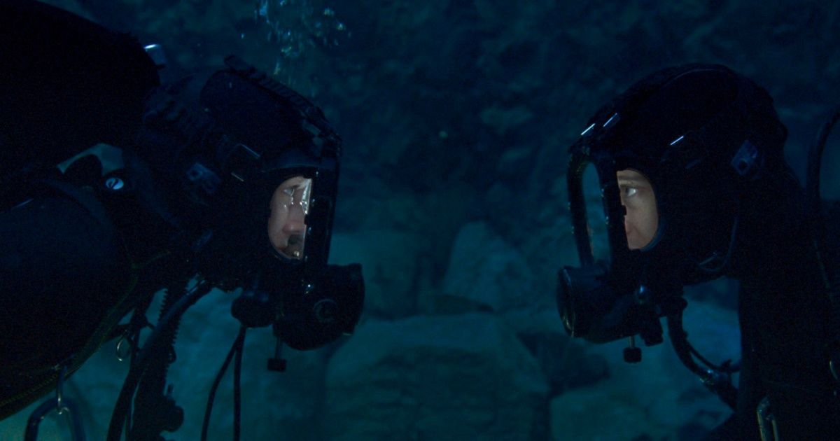 Louisa Krause and Sophie Lowe in The Dive (2023)